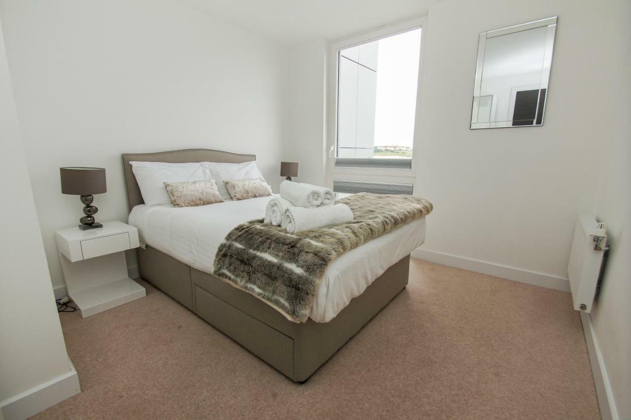 Orion Marina Sea View - Parking - By Brighton Holiday Lets エクステリア 写真